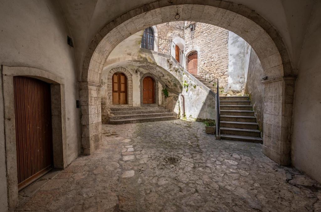 Monteroduni House | La torretta sul cortile