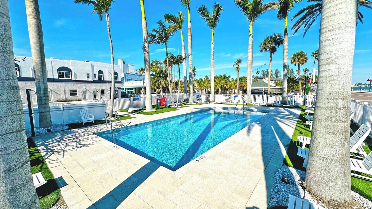 Pass-a-Grille Historic District Apartment | La Tortuga Historic Downtown Pass A Grille St Pete Beach 2