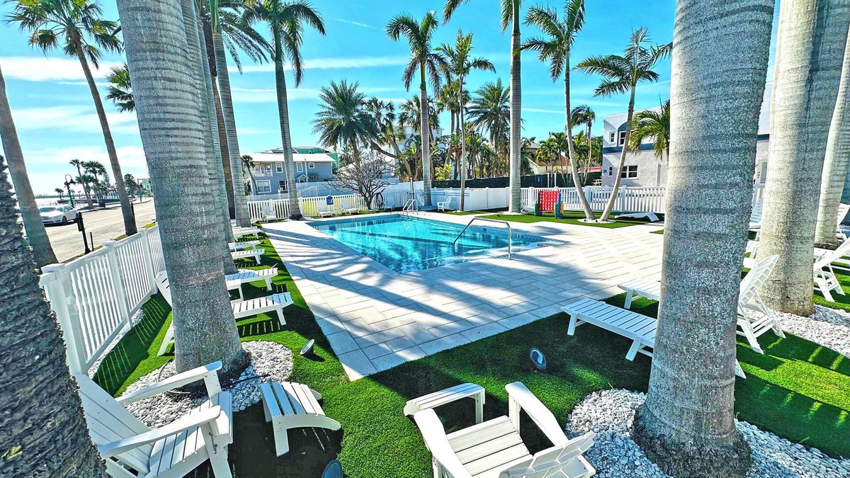 Pass-a-Grille Historic District Apartment | La Tortuga Historic Downtown Pass A Grille St Pete Beach 8