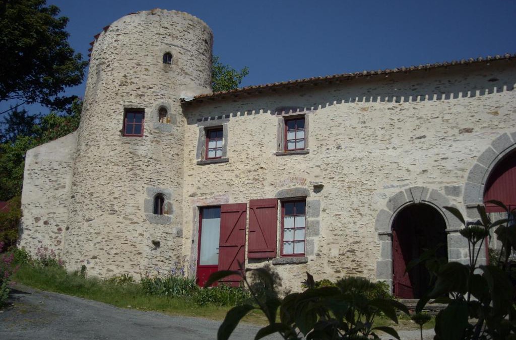 Breuil-Barret Bed & Breakfast | La Tour des Laudes