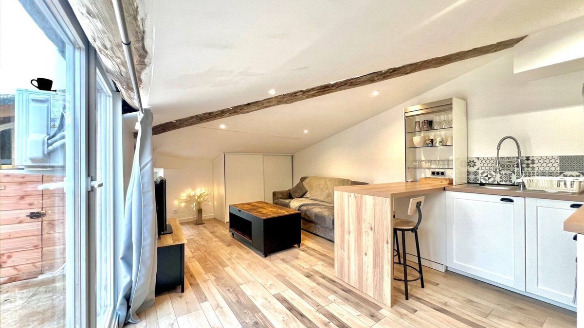 Saint-Genies-de-Malgoires Apartment | La Tropézienne, charm and comfort in the Gard.