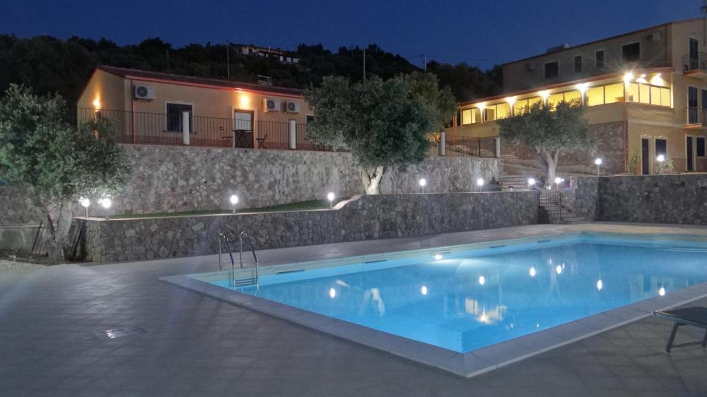 Caronia House | La Valle degli Ulivi