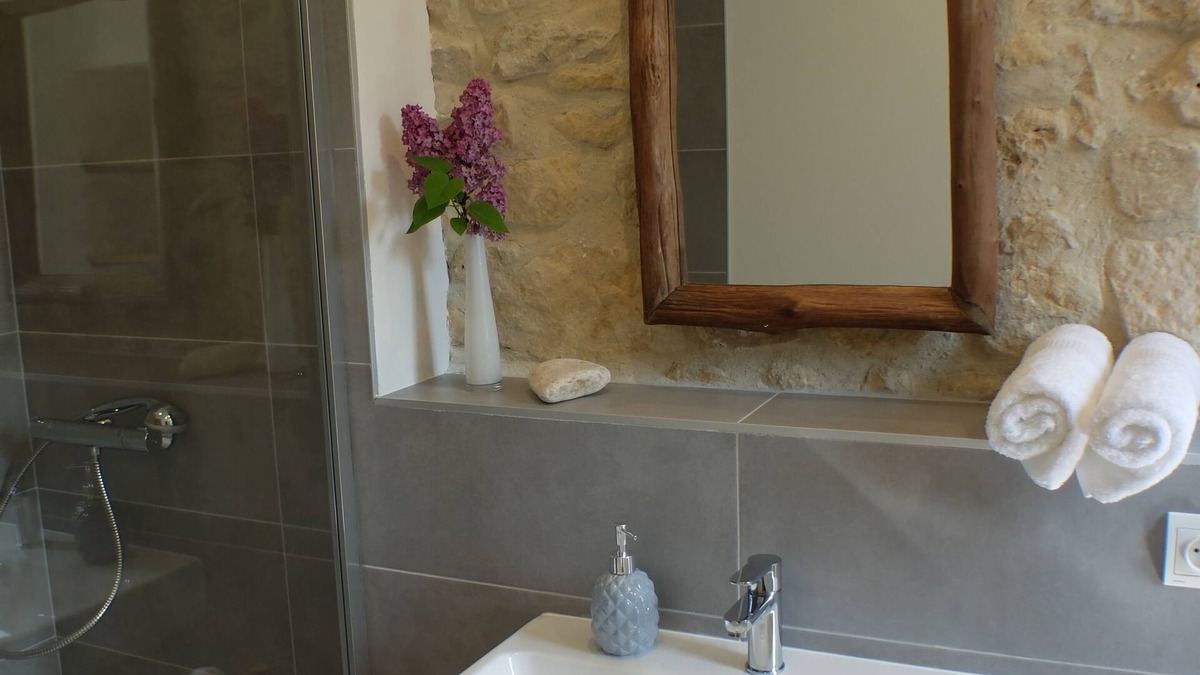 Sainte-Honorine-des-Pertes Apartment | La Vallée II within walking distance of the sea
