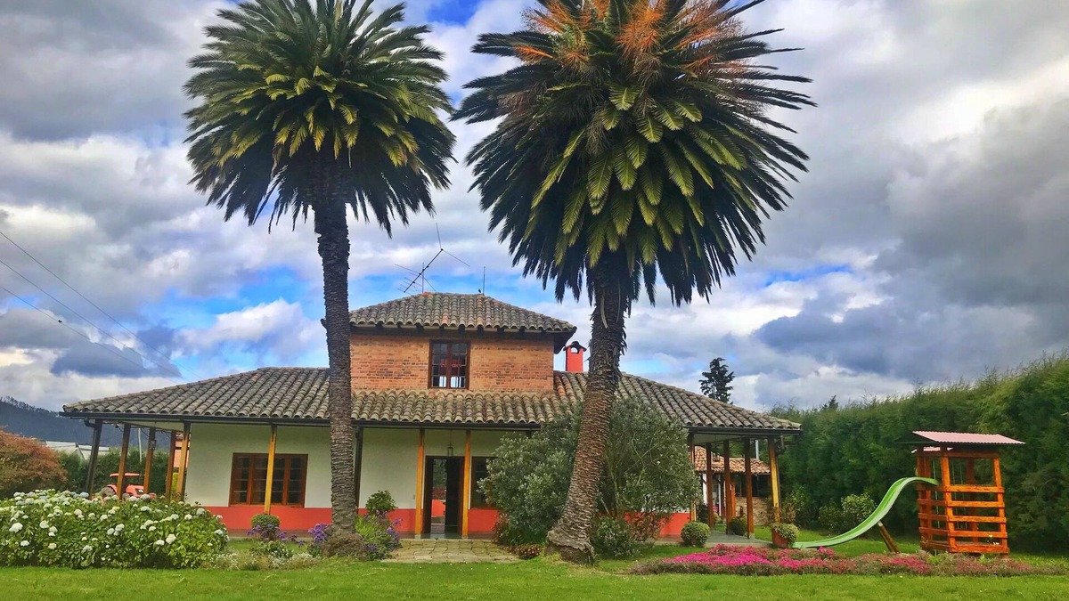 Zipaquira House | LA VERBENA:FAMILY AND FRIENDS VACATION COLONIAL HOME