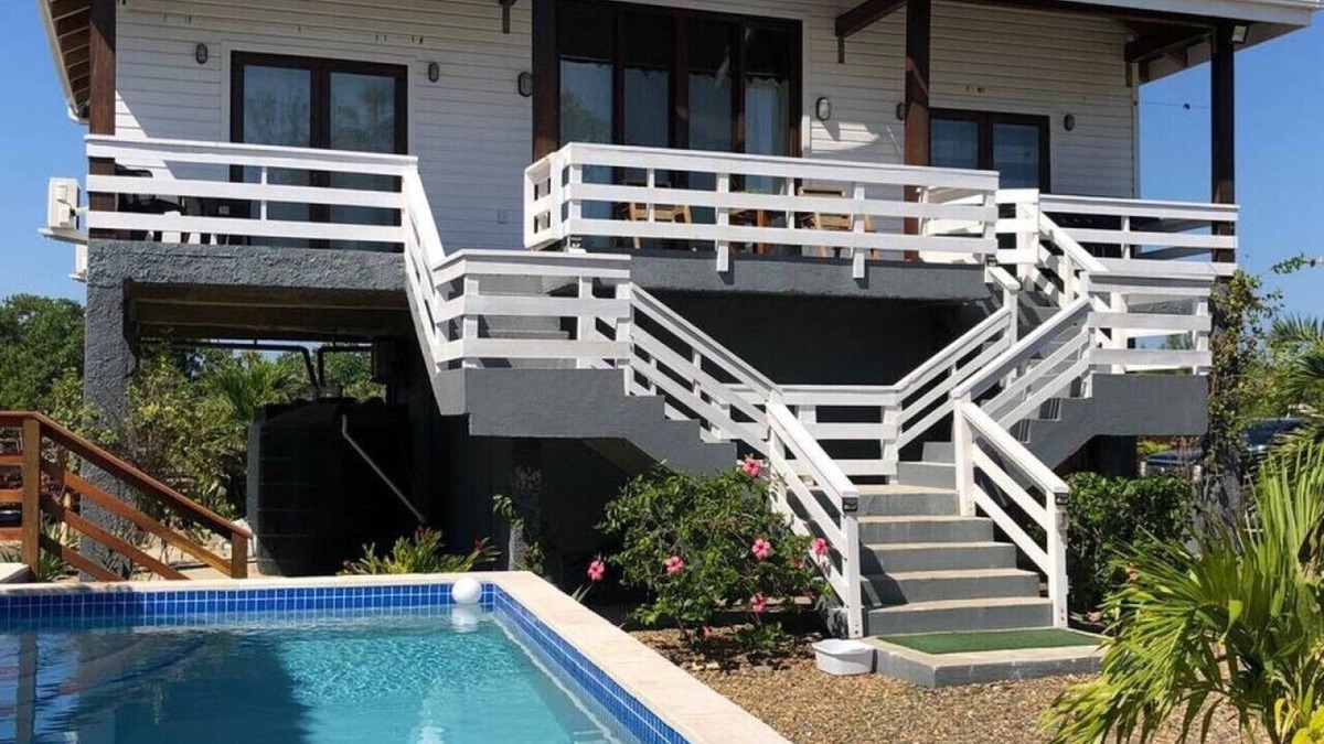 Caribbean Way House | La Vida Belize - Casa is a Beautiful Beach Front Home with Pool