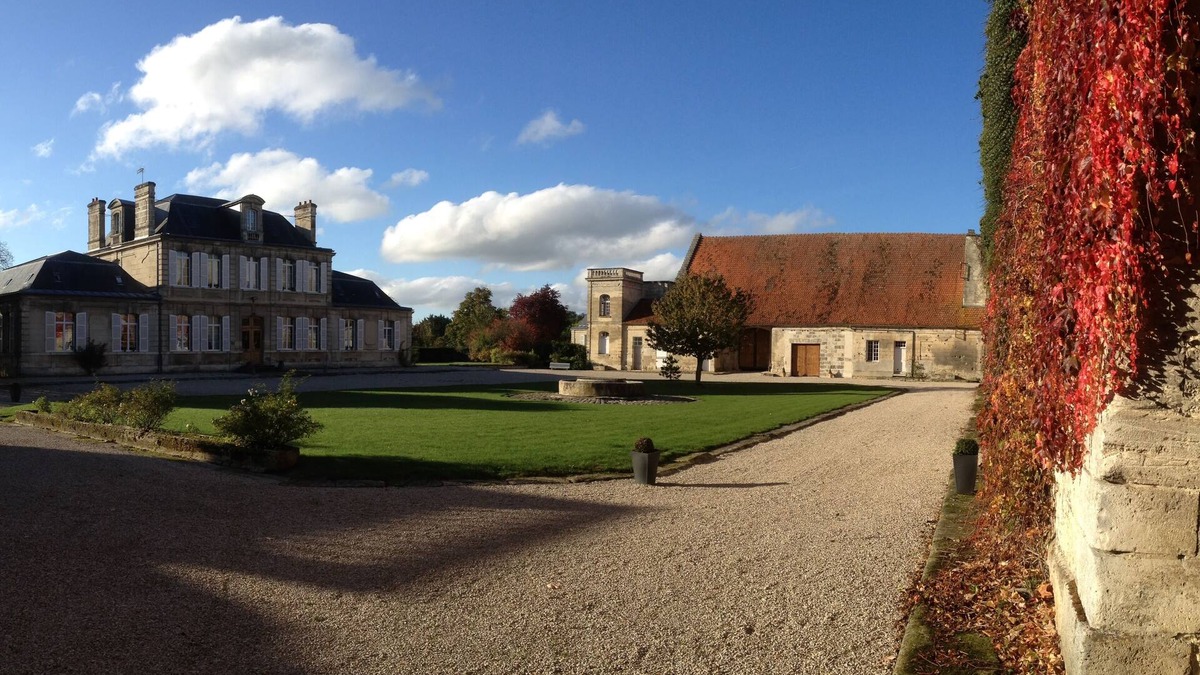 Septmonts House | La vie de Château 15 people 100km from Paris exclusive, 9 bedrooms 7 bathrooms