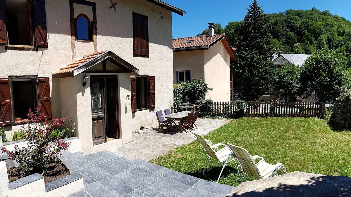 Mauleon-Barousse Cottage | La Vieille Ferme, French Pyrenees, Pool & Hot Tub