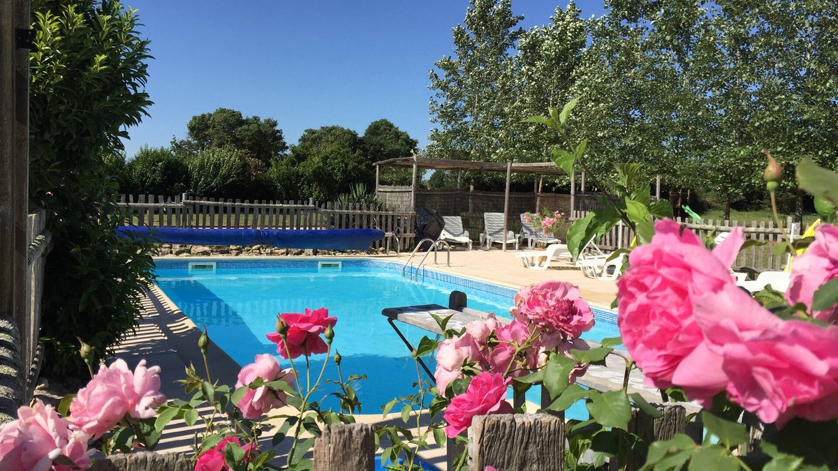 Hanc House | La Vigne- Beautiful 2 bed converted barn with shared Swimming Pool.