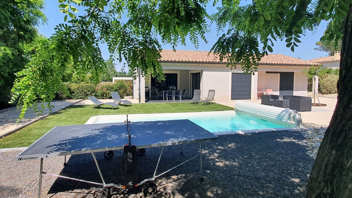 Saint-Julien-de-Peyrolas Villa | La Villa Beau Soleil