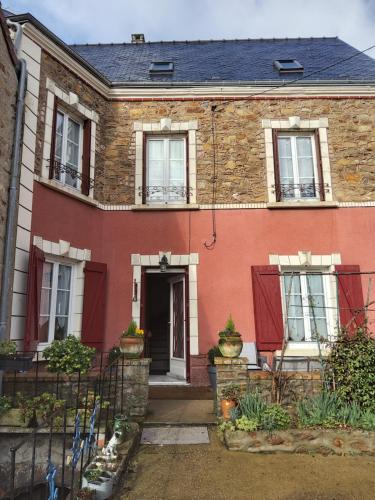 Souge-le-Ganelon Bed & Breakfast | La villa d iska