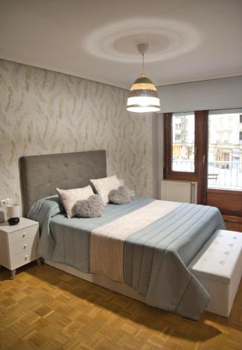 Aviles Apartment | La Villa De Lore, Piso Completo Apto 6 Personas Con Garaje