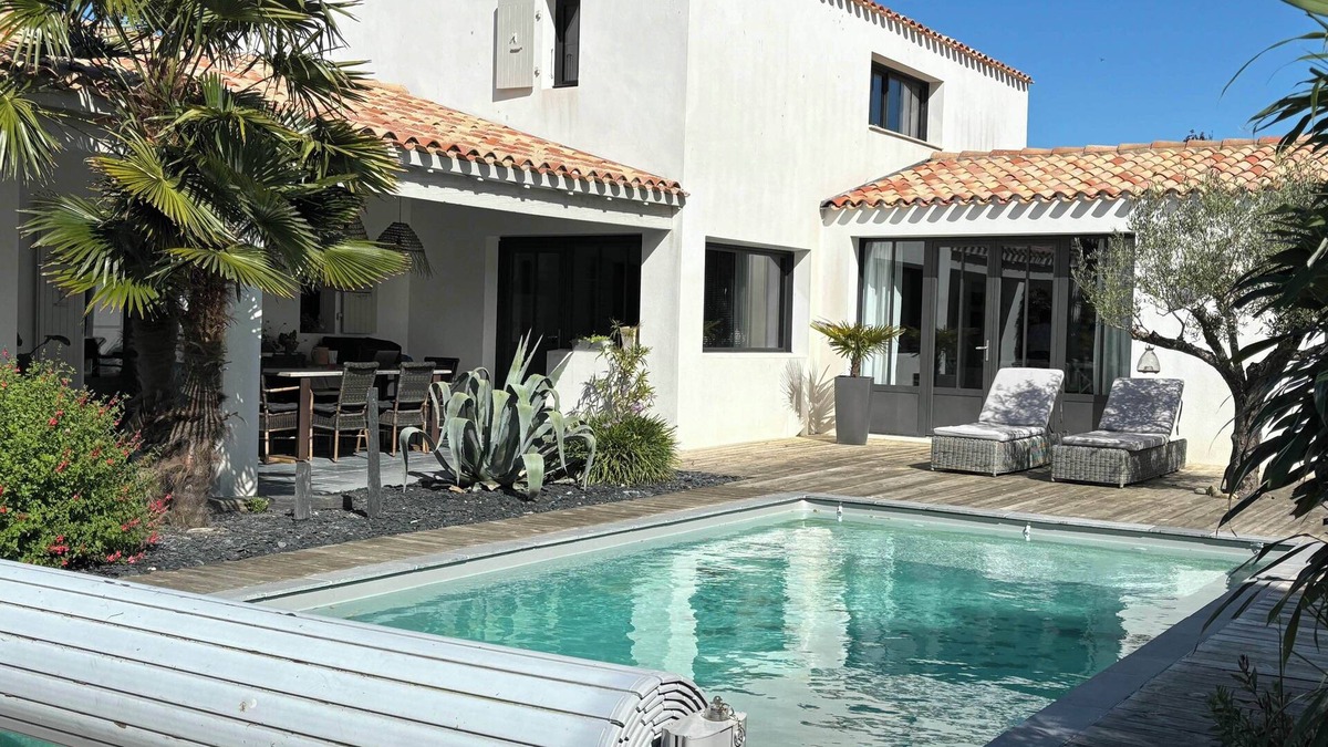 Saint-Pierre-d'Oleron House | La Villa Rosée Saint Pierre D'oléron Piscine Chauffée