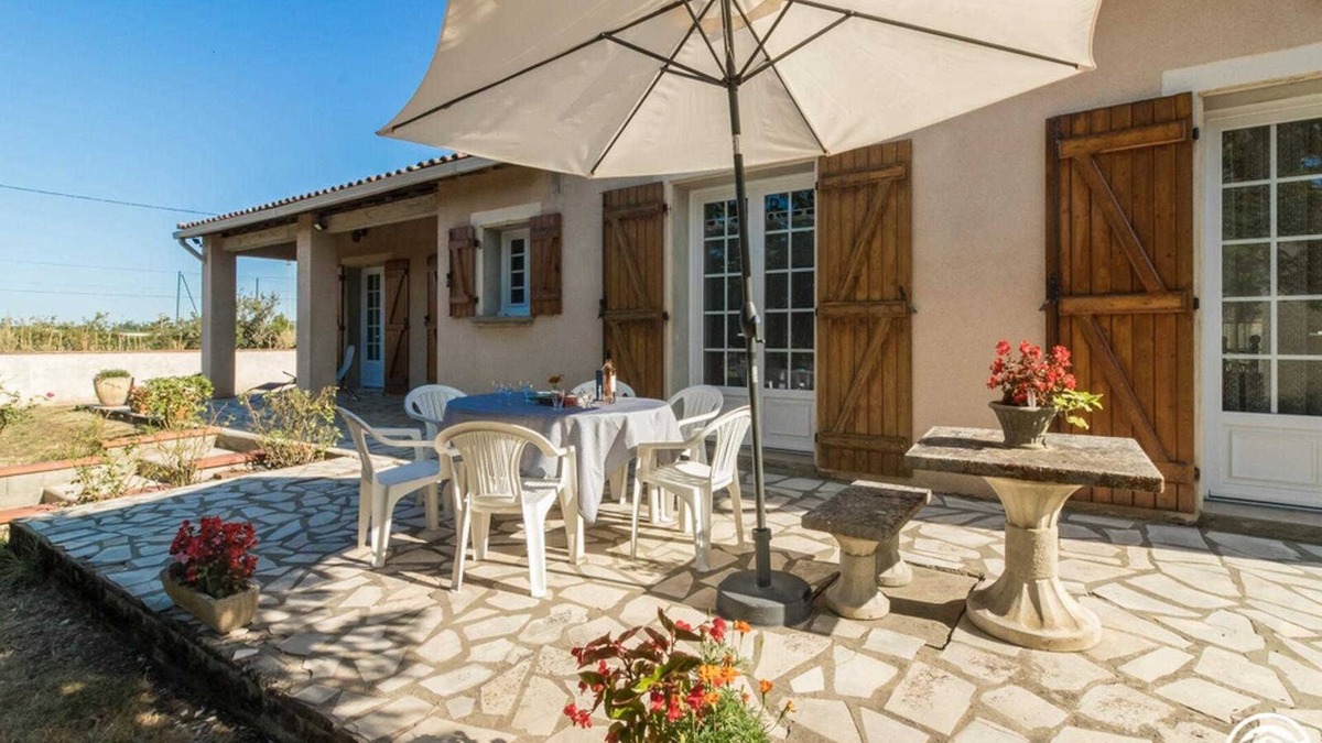 Frouzins House | La Villa - FROUZINS - Gîte