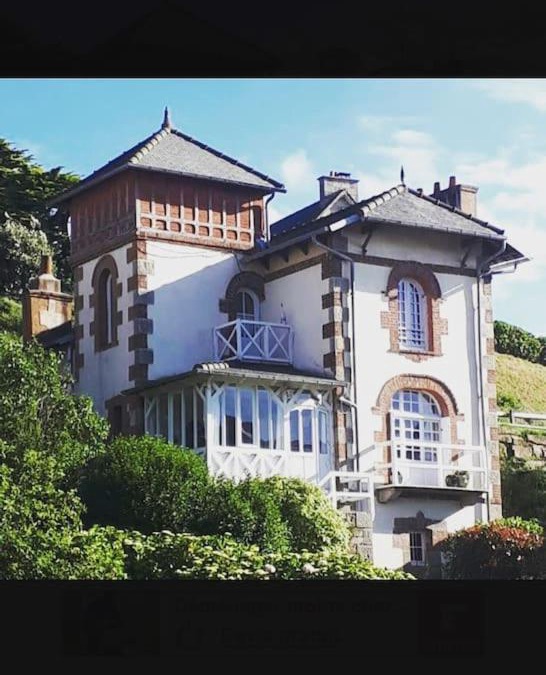 Saint-Michel-en-Greve House | La Villa Lena