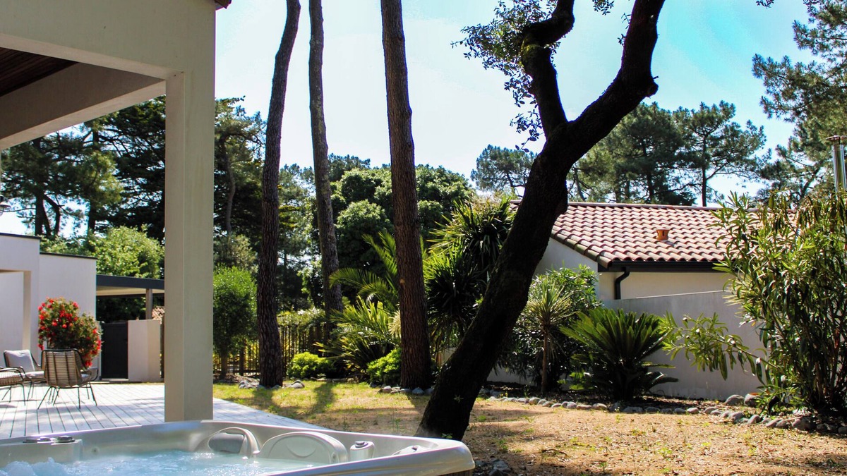 Bretignolles-sur-Mer Villa | La Villa Pinède, avec SPA, à 5 minutes de la mer