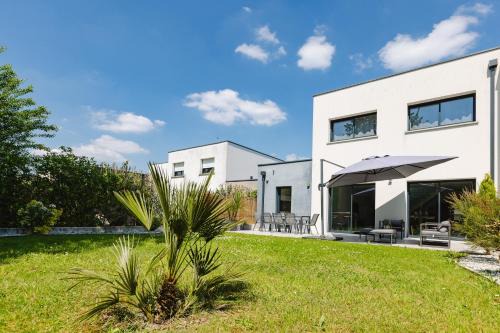 Orgeres House | La Villa Pop Steel - maison avec 4 chambres