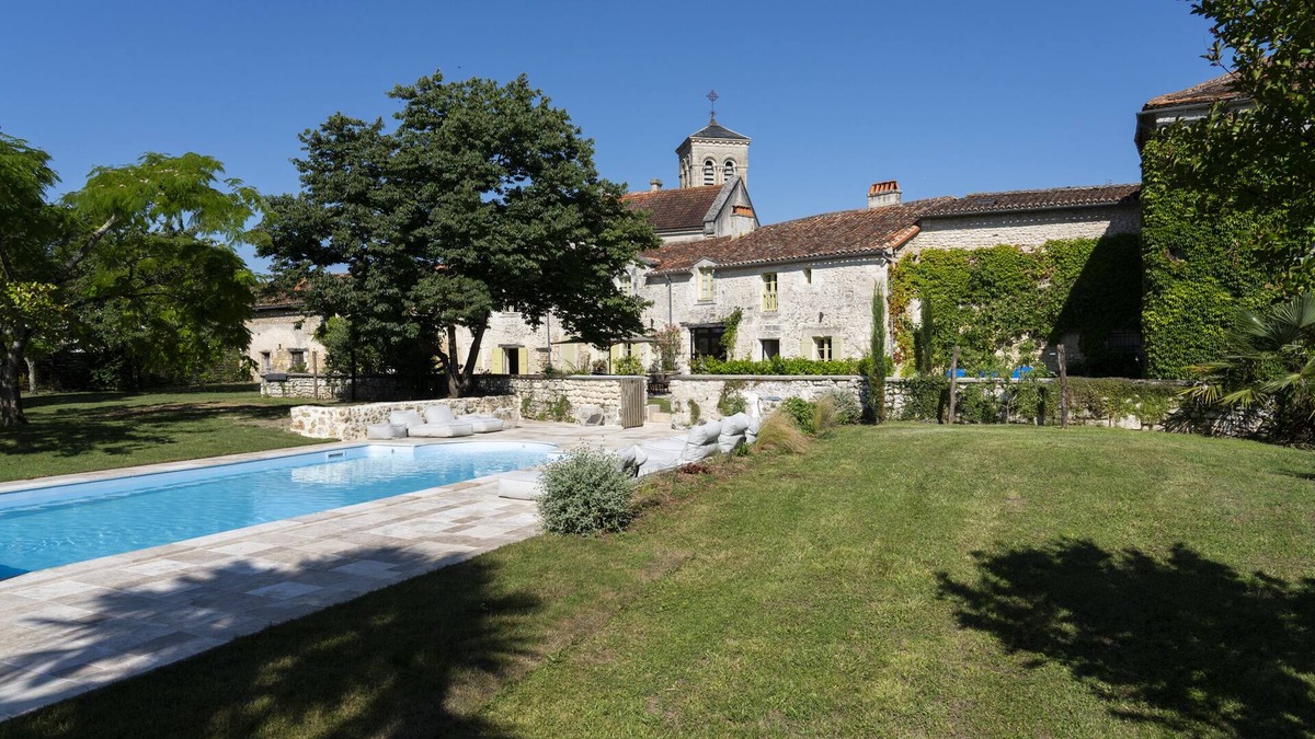 Gout-Rossignol House | La Villa Rossignol promet une escapade tranquille au milieu de la nature