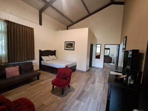 San Agustin Lanquin Apartment | La Villa Suites el Quetzal
