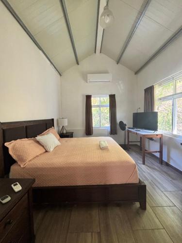 San Agustin Lanquin Apartment | La Villa Suites Monja