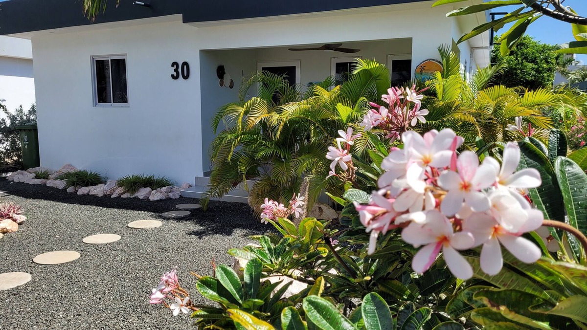 Wanapa House | La Villetta Curacao, tropical serenity