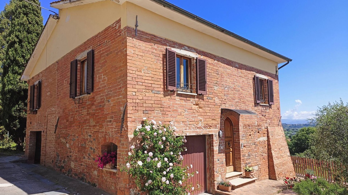 Acquaviva Cottage | LA VINOVA Ancient House Walking Distance - A/C, Private Patio & Panorama