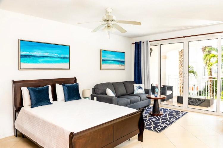 The Bight Apartment | La Vista Azul - Lovely Spacious Condo close to Grace Bay - Free Wi-Fi