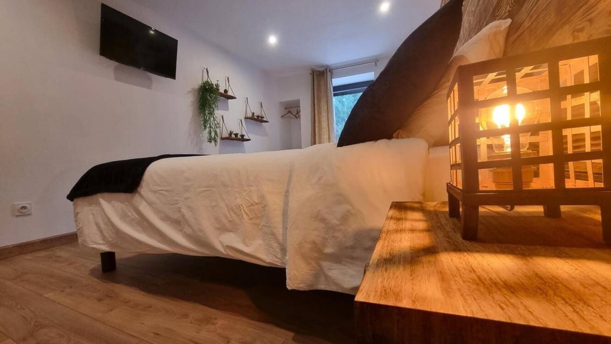 Saint-Chamond Bed & Breakfast | La Voûte du Pilat: cosy, natural rooms, SPA and massages near Lyon