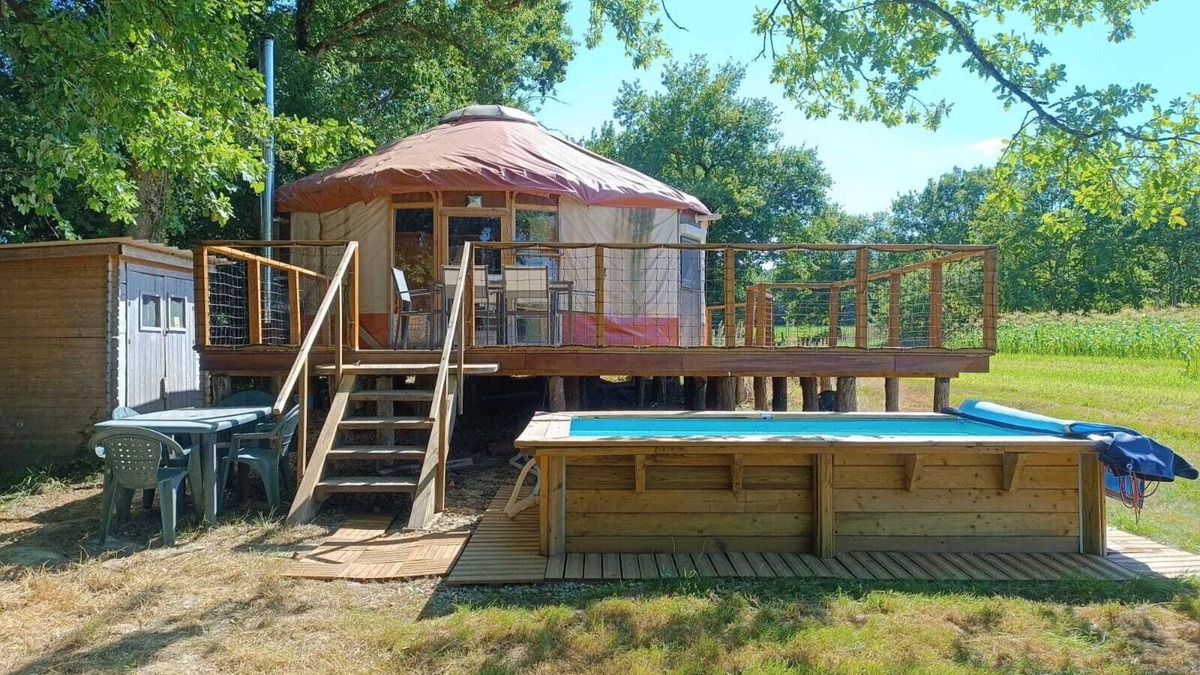 Poursiugues-Boucoue Cabin | La yourte du temps présent, an unusual rental!