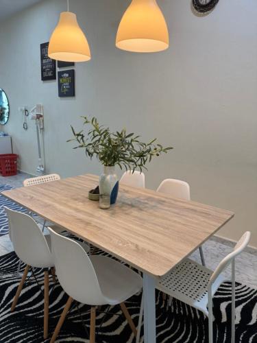 Kampung Telong House | La Zaira Homestay Telong Kandis