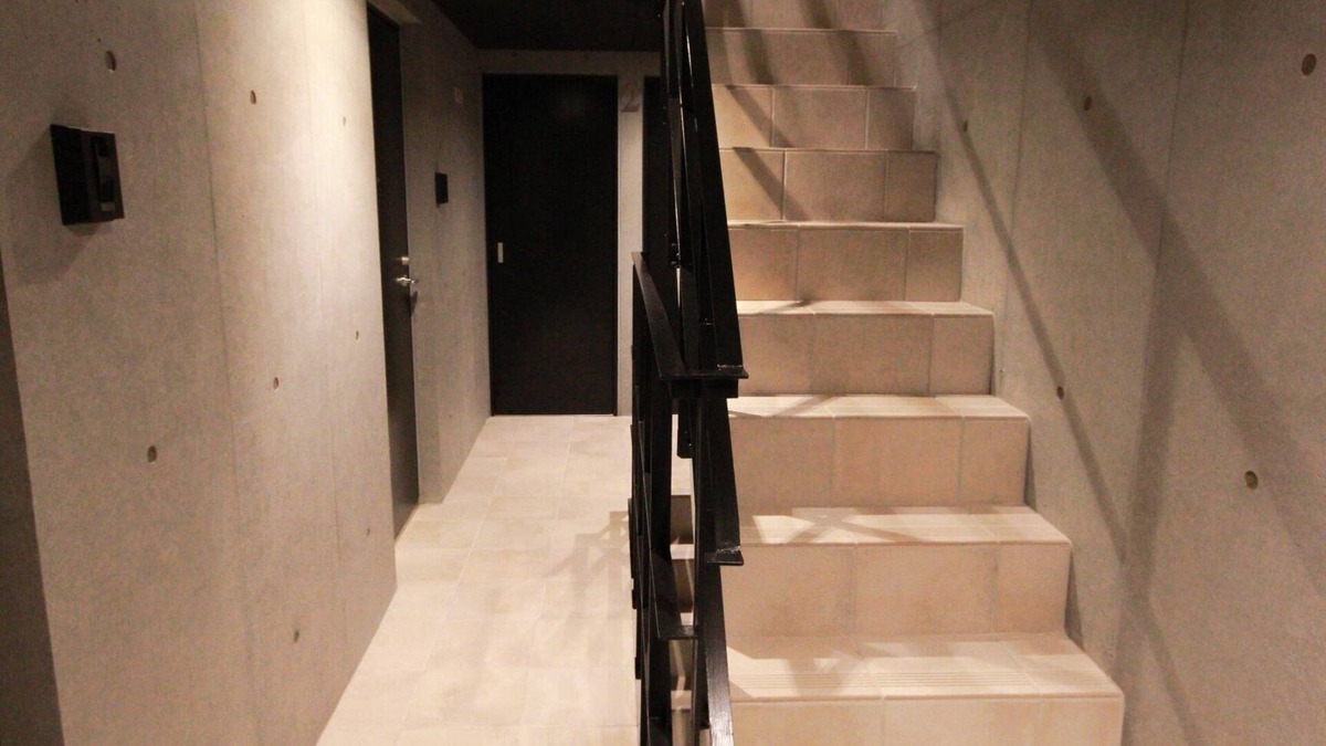 Nishi-Shinjuku Apartment | LA403 東京観光に便利。西新宿5丁目駅から徒歩3分、新しく快適なお部屋です。