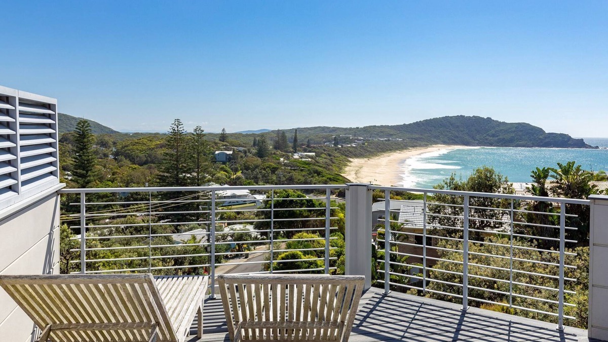 Boomerang Beach House | Laaqua - Pacific Palms Holidays