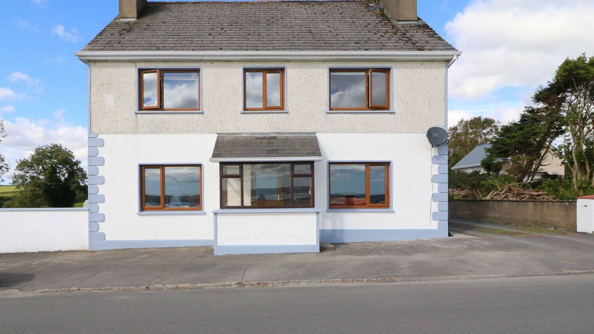 Kilrush Cottage | LABASHEEDA, pet friendly, with open fire in Labasheeda, County Clare