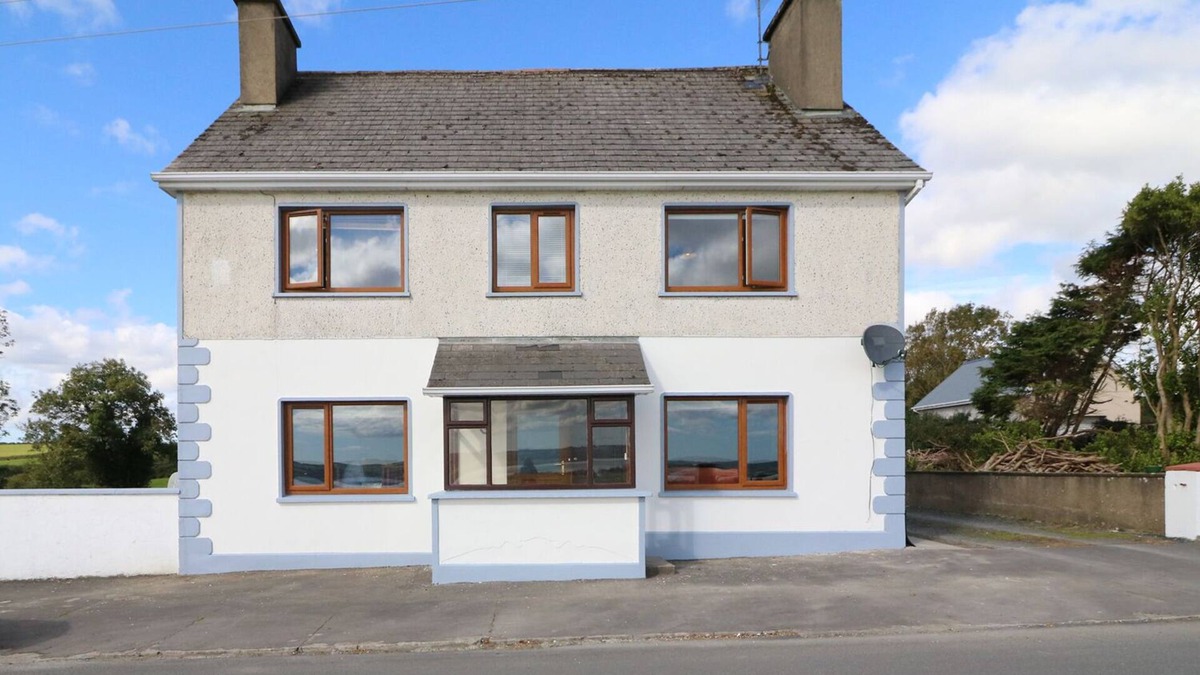 Kilrush Cottage | LABASHEEDA, pet friendly, with open fire in Labasheeda, County Clare