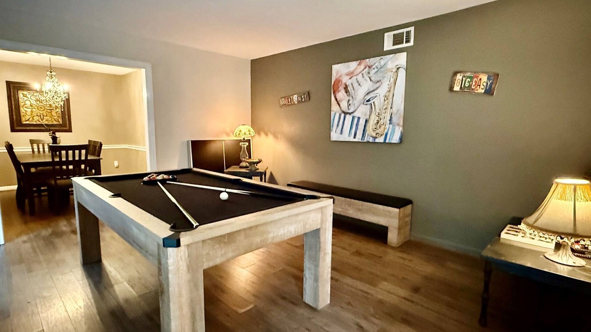 Old Aurora House | LaBelle | 4BR Pet-Friendly Retreat w/Pool Table, Fire Pit & 5 Mi French Quarter
