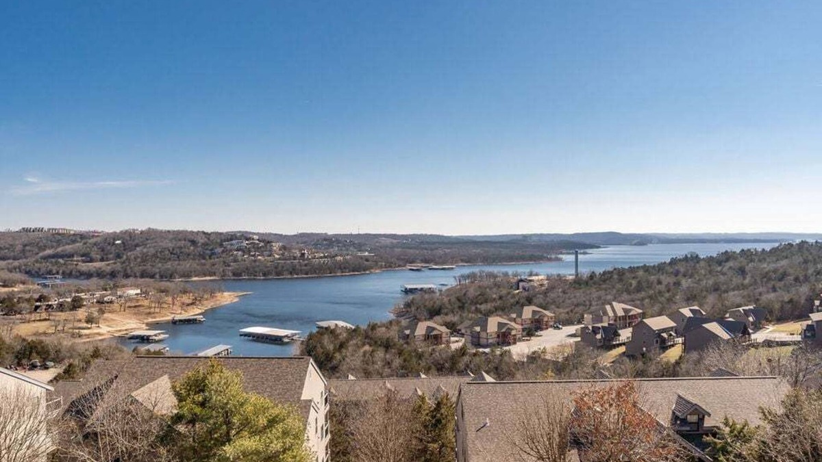 Indian Point Condo | Labor Day Open, Free Tix,Close to Branson & Silver Dollar City, WIFI