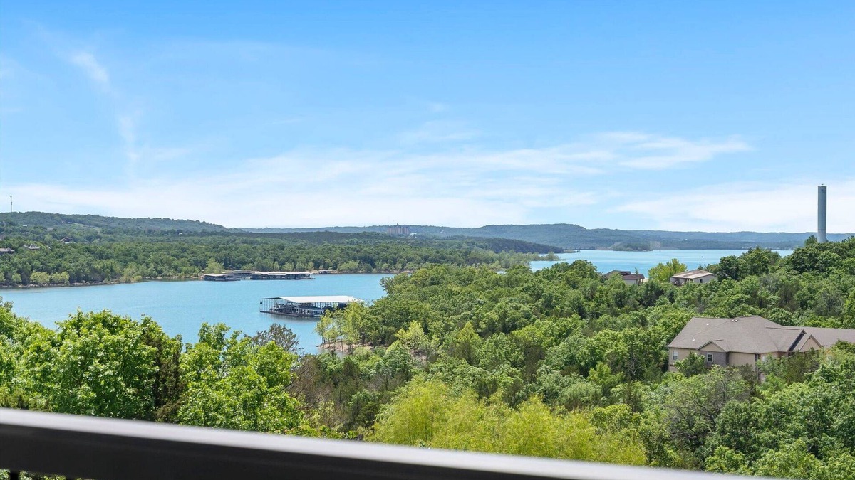 Indian Point Condo | Labor Day Open! Spacious Condo-Great Lake Views- Silver Dollar City 1 mile!