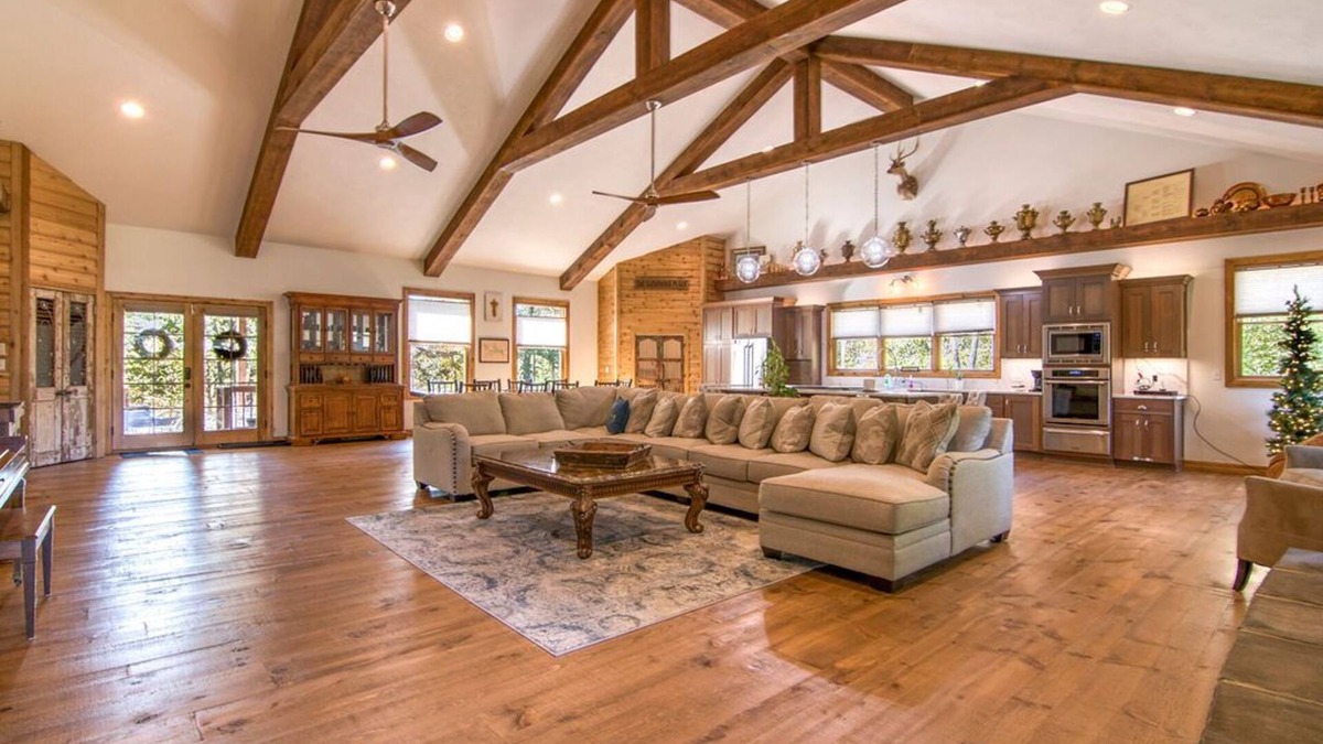 Blue Eye House | Labor Day Open, Vaulted Ceilings, Gourmet Kitchen Appliances, Hot Tub, Car Charger, Cmty Pool