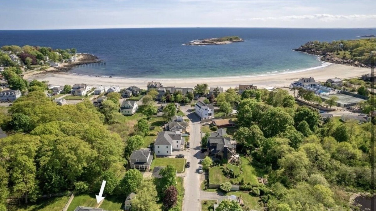 Magnolia House | LABOR DAY SPECIAL: Save 10%! Come enjoy last weekend of summah on PRIVATE beach!