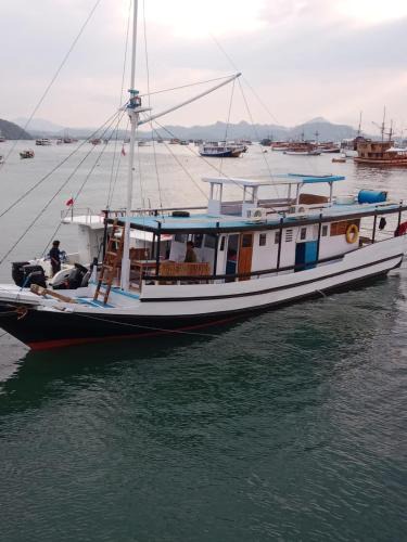 Labuan Bajo Boat Rental | Labuan Bajo Boat Charter