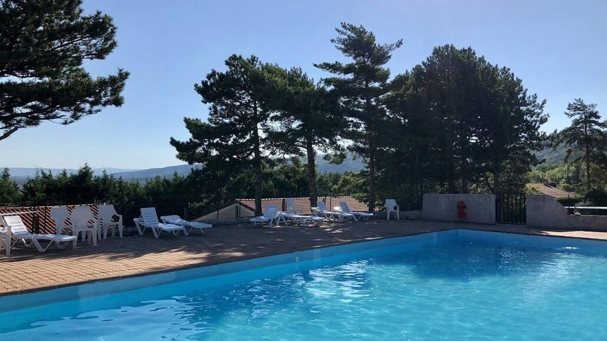 Durfort Apartment | Lac de St Ferréol, pleasant garden level with access to swimming pool