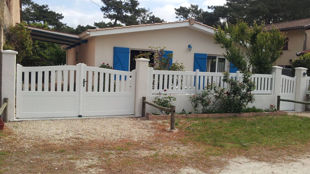 Lacanau-Ocean House | Lacanau-Océan 300m from the ocean, calm, detached house with blue shutters