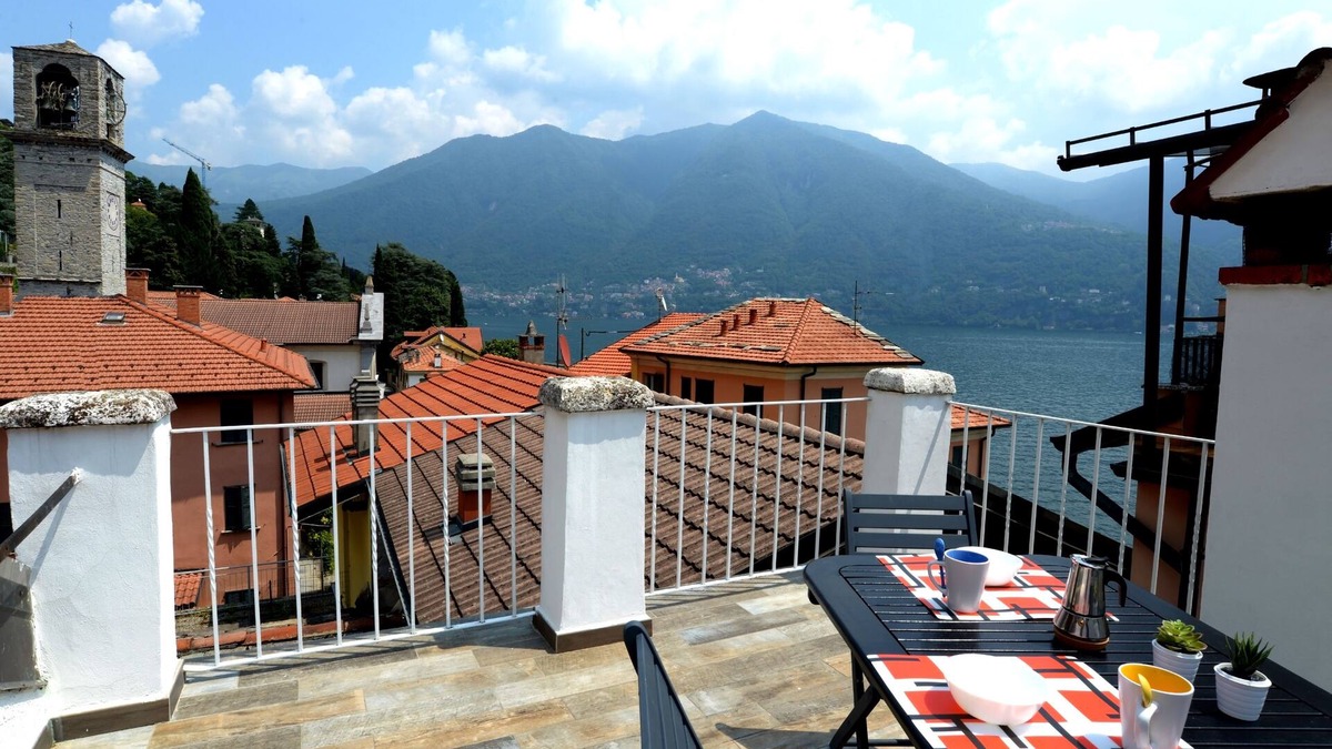 Carate Urio House | LaCasetta Como Lakeview Terrace renovated apt.