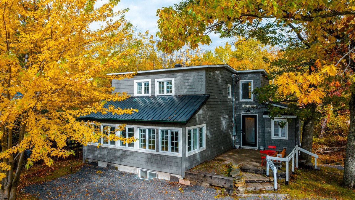 Lac-Brome House | lacbrome Chalet lake+Terrasse+BBQ+Hot-tub