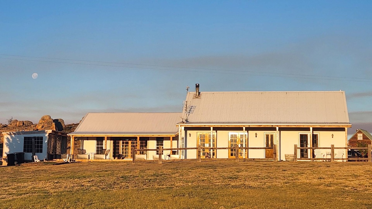 Dalgety House | Lachney Cottage Dalgety - Snowy Mountains Holiday Accommodation
