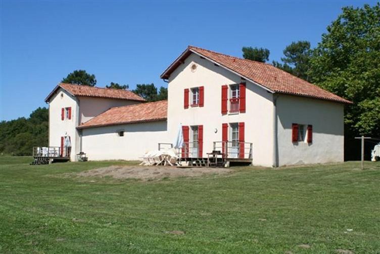 Orx House | Lacoste 1
