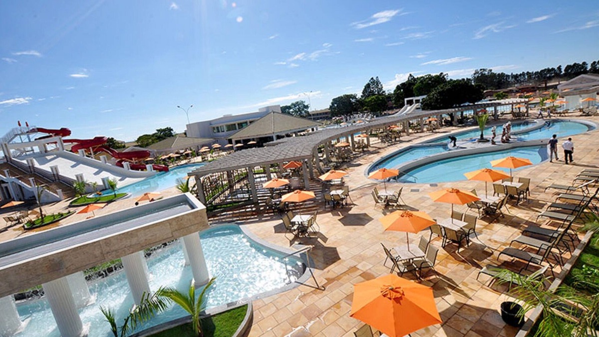 Jardim Paraiso Apartment | Lacqua diRoma - with access to the wonderful 24h water park of 13 pools + wifi