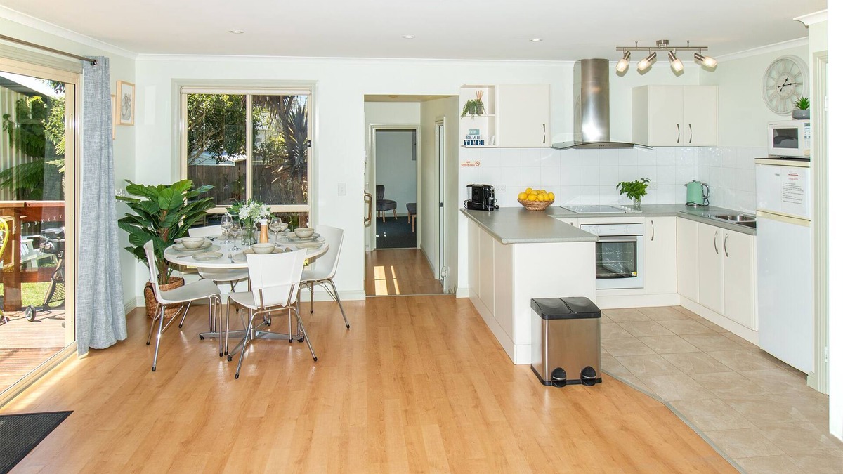 Mallacoota House | Lacy's Place pet Friendly in the Town Center
