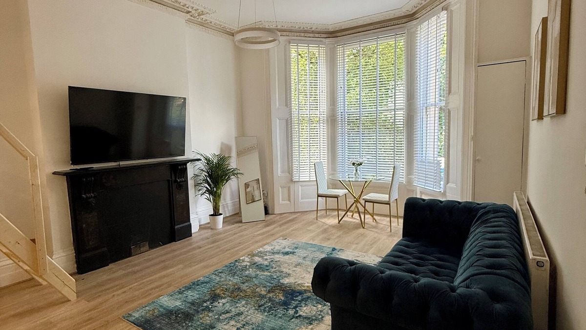 St. Helen's Apartment | Ladbroke Grove hidden Gem