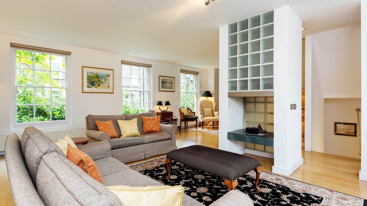 Pembridge House | Ladbroke Walk, by Veeve