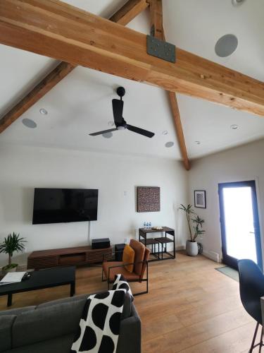 Ladera Heights Apartment | Ladera Retreat near Sofi Stadium, LAX, Beach
